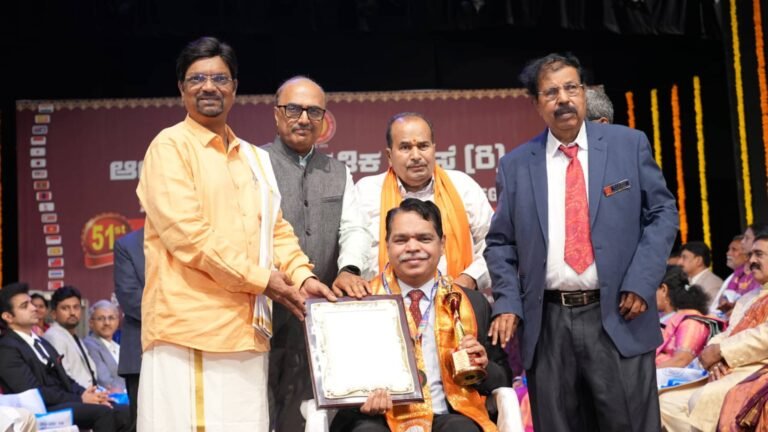 ಆರ್ಯಭಟ ಪ್ರಶಸ್ತಿಗೆ ಭಾಜನರಾದ ಚೆಕ್ ಗಣರಾಜ್ಯದ ಗೌರವ ರಾಯಭಾರಿ ಪುಷ್ಪಕ್ ಪ್ರಕಾಶ್