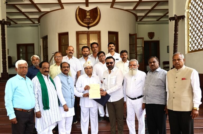ರಾಜ್ಯಪಾಲರ ಭೇಟಿ ಮಾಡಿದ  ಕಾರ್ಮಿಕ ಸಚಿವ ಸಂತೋಷ್  ಲಾಡ್