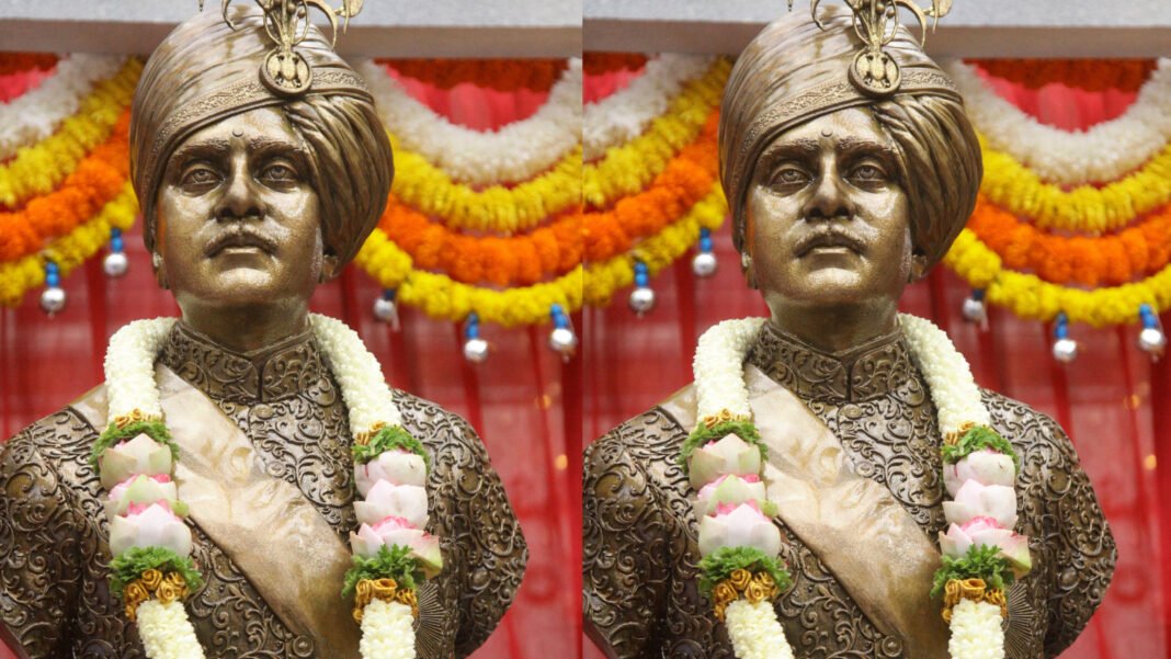 Sri Kanteerava Narasimharaj Wodeyar statue