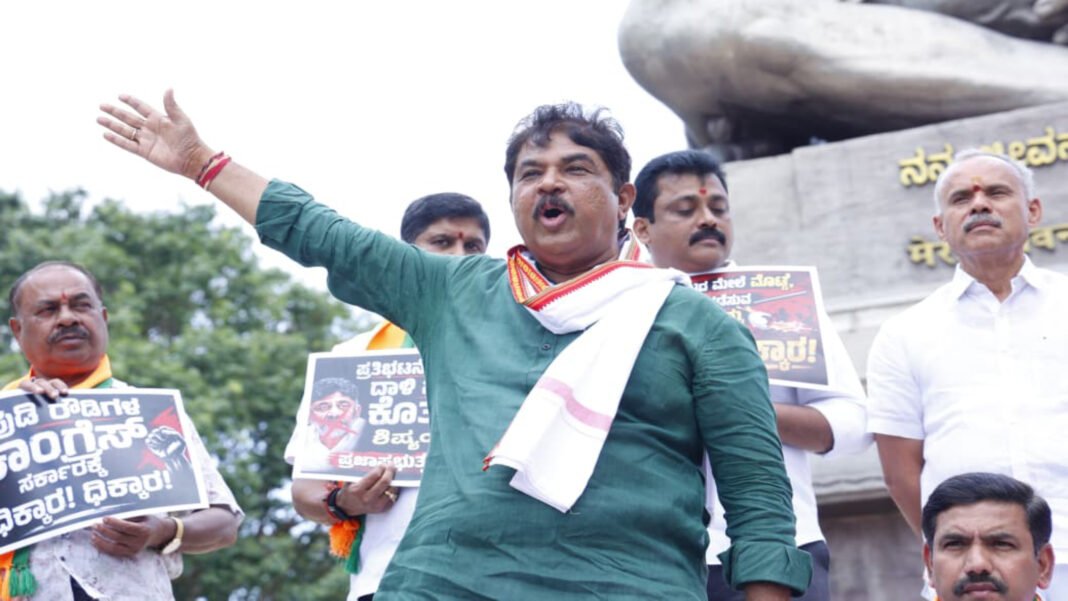 R.Ashok - Protesting against Congress