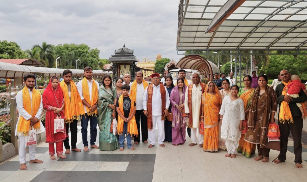 Hon'ble Governor of Karnataka Shri Thaawarchand Gehlot paid a visit at the Golden Temple in Vellore