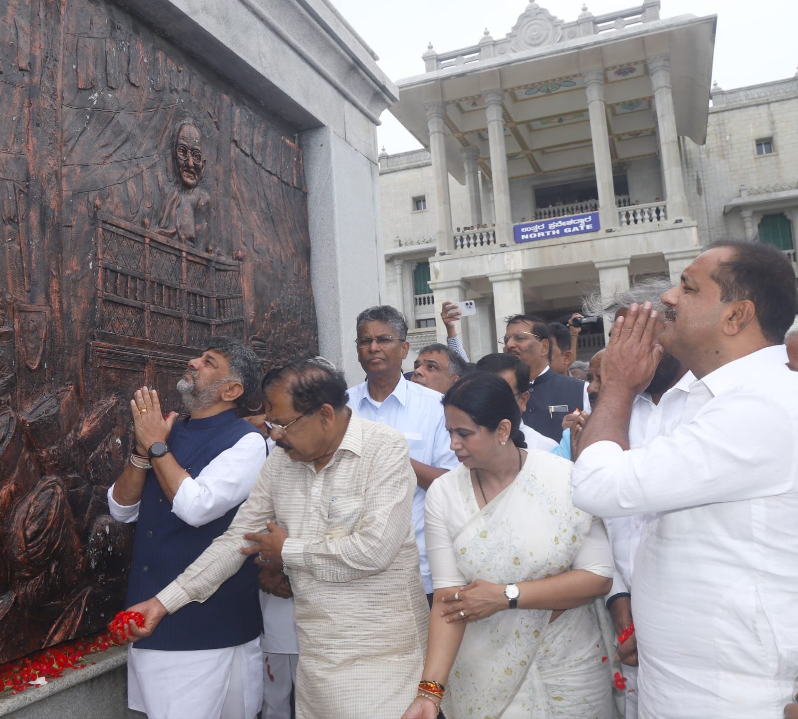 Chief Minister D.K. Shivakumar paid floral tributes to the statue of Mahatma Gandhi.